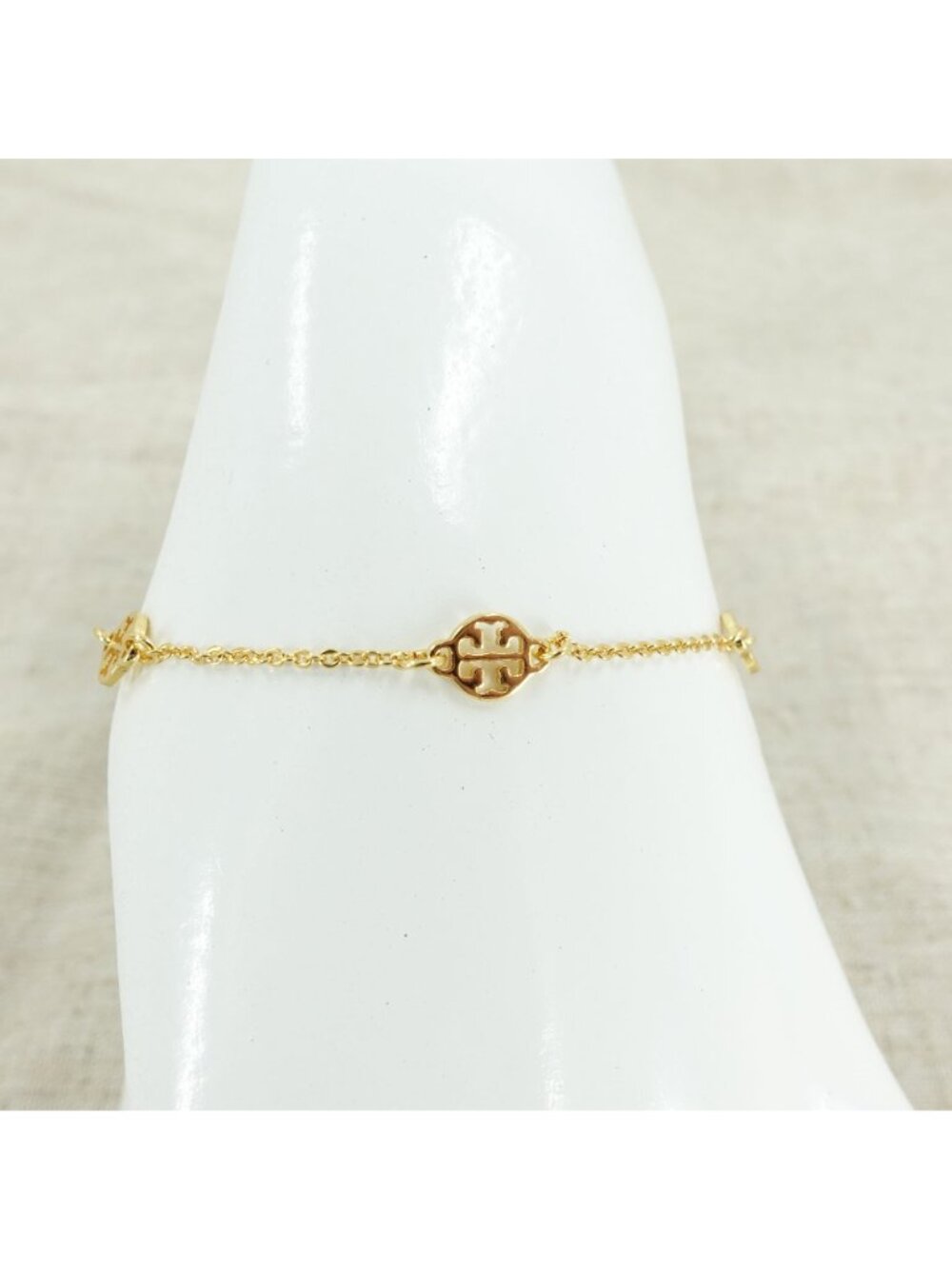 Tory Burch Gold Toggle Logo Disc Chain Bracelet Gold OS - Picture 9 of 10